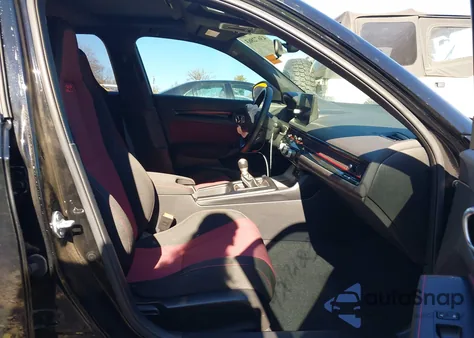 2023 Honda Civic Si Sedan z USA, uszkodzony, nr VIN 2HGFE1E55PH470974